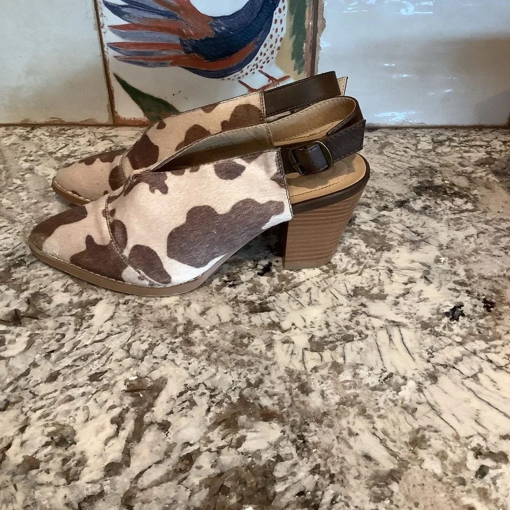 Stylish Brown and Cream Women's Slingback Shoes - Picture 3 of 5